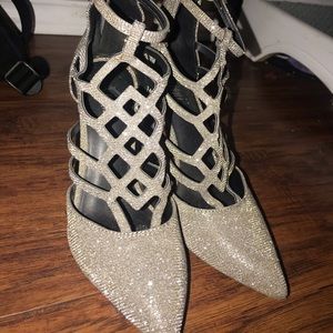 FIONI Clothing Silver/Iridescent Heels